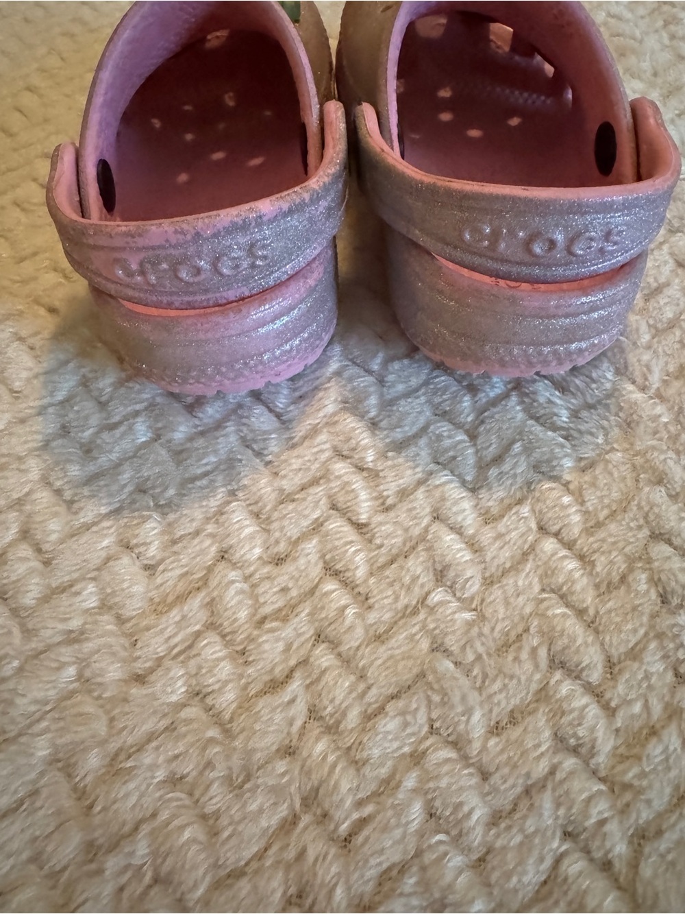CROCS Kids Sparkle Pink Clog Shoes with Bug Charms Size 7 - Picture 5 of 11